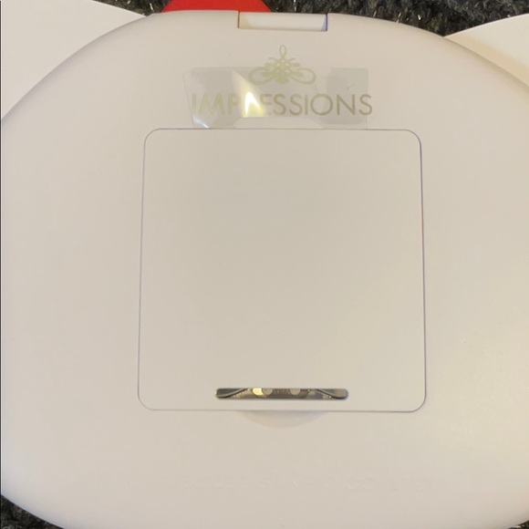 Light-Up Compact Mirror - Picture 7 of 7